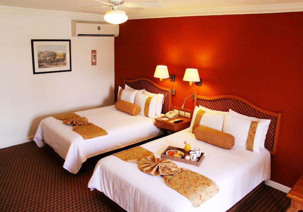 Hotel Mision Grand Juriquilla Exterior foto