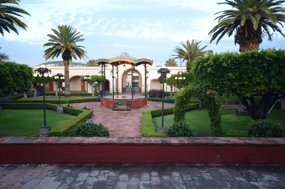 Hotel Mision Grand Juriquilla Exterior foto