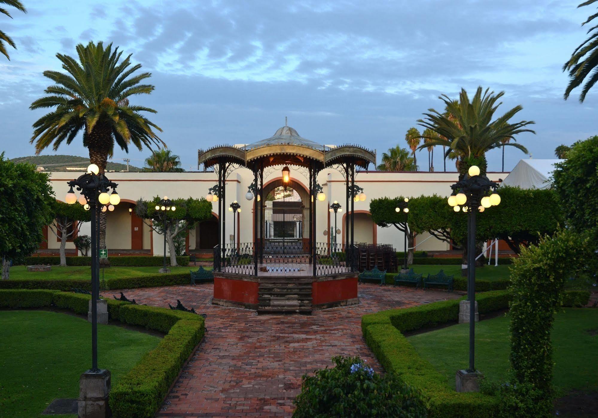 Hotel Mision Grand Juriquilla Exterior foto